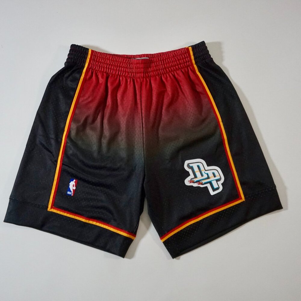 Mitchell & Ness Detroit Pistons 98-99 Fade Away Embroidered NBA Shorts Sz Large